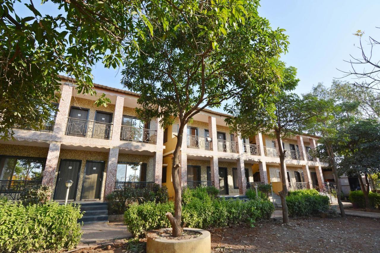 Oyo Midway Park Resort Atgaon 외부 사진